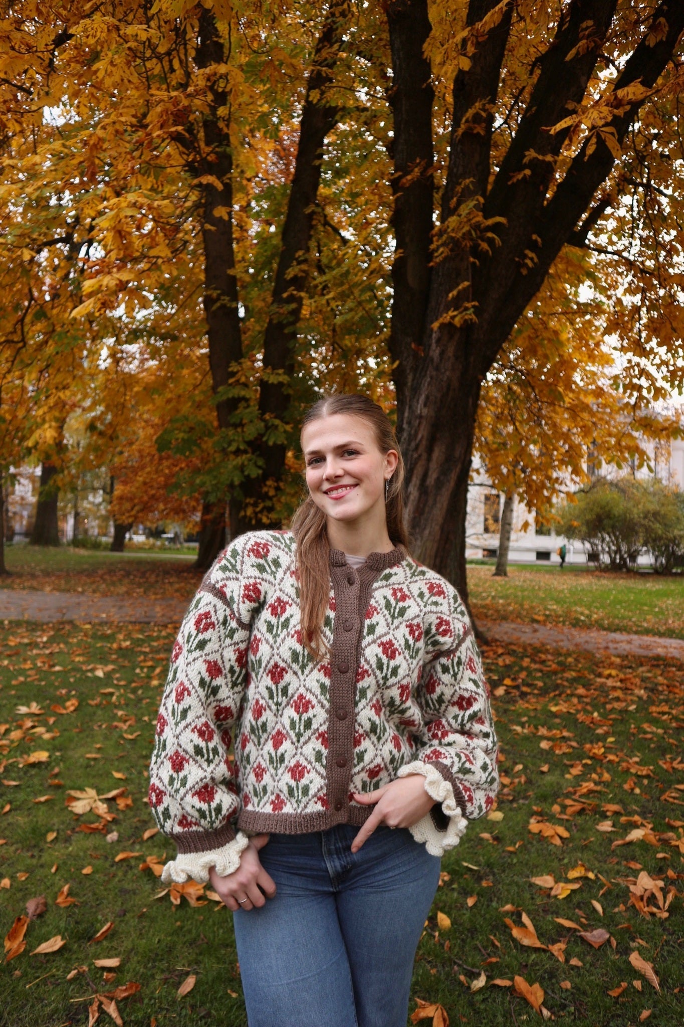 Renate Jakken – romantisk og naturinspirert jakke med blomster