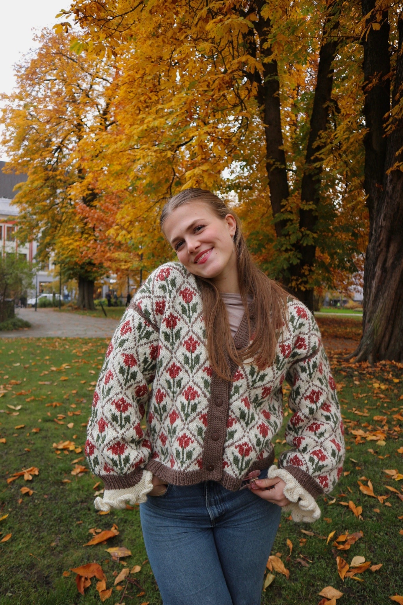 Renate Jakken – romantisk og naturinspirert jakke med blomster