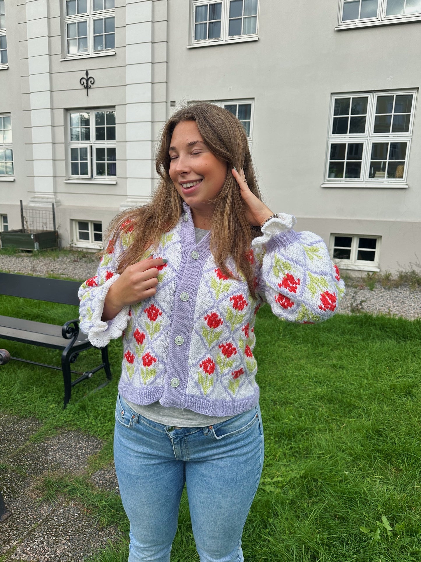 Renate Jakken – romantisk og naturinspirert jakke med blomster