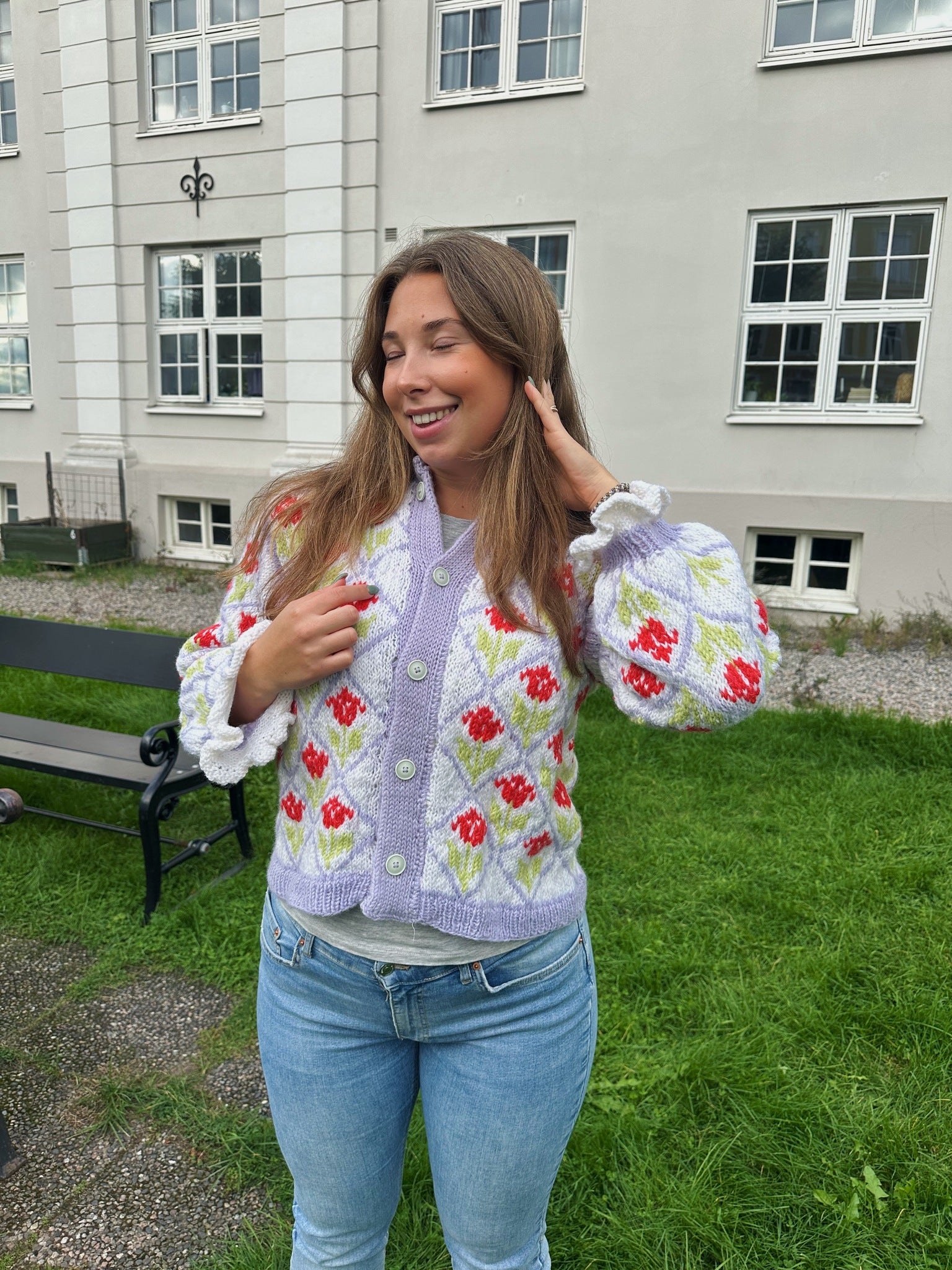 Renate Jakken – romantisk og naturinspirert jakke med blomster