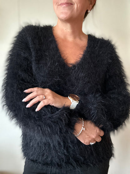 Snuggles Sweater – Lun og luksuriøs med et hint av glam