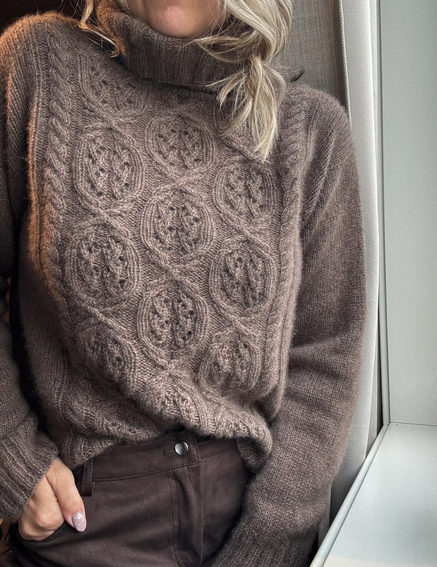 Ember Sweater – Strukturstrikk med elegant uttrykk