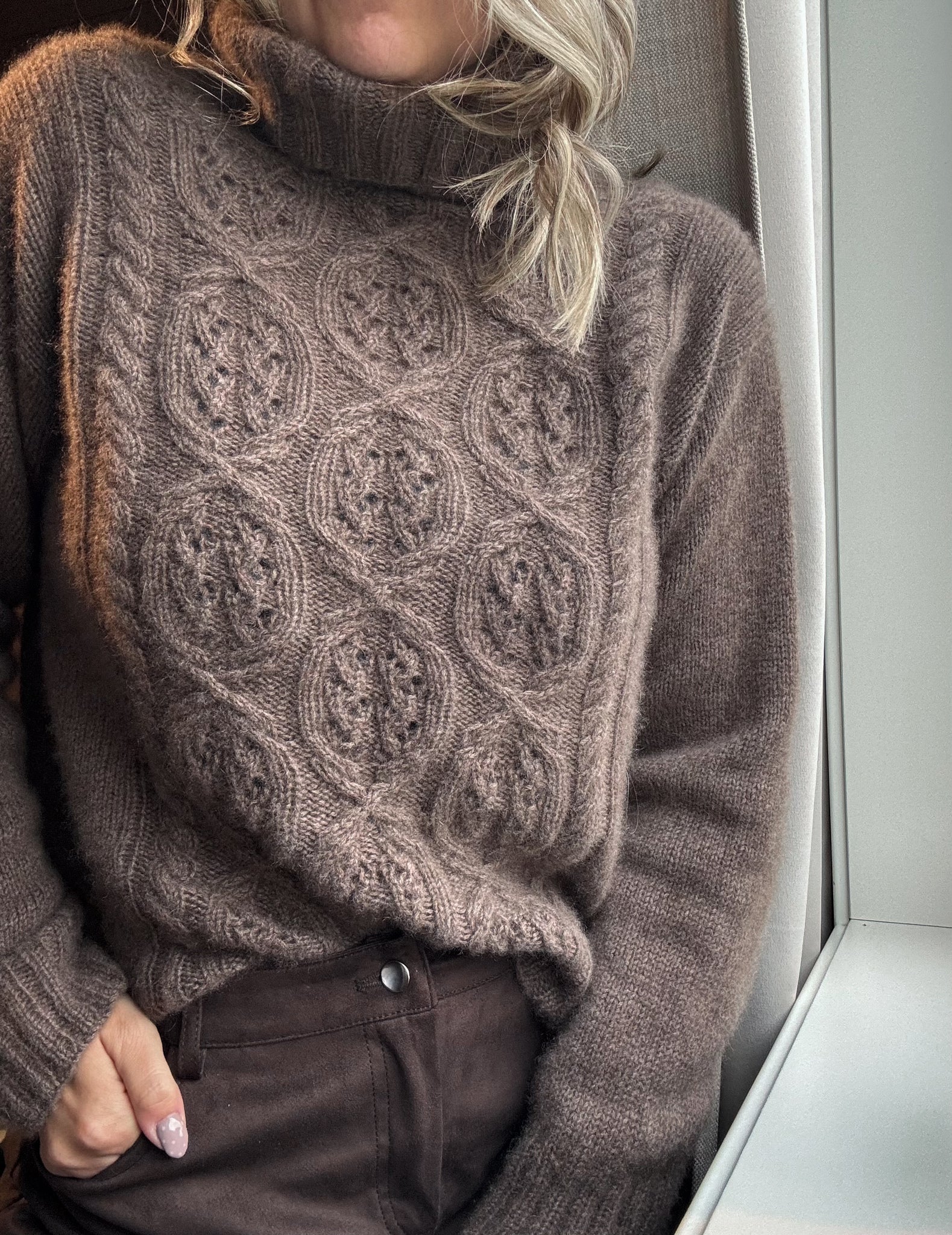 Ember Sweater – Strukturstrikk med elegant uttrykk
