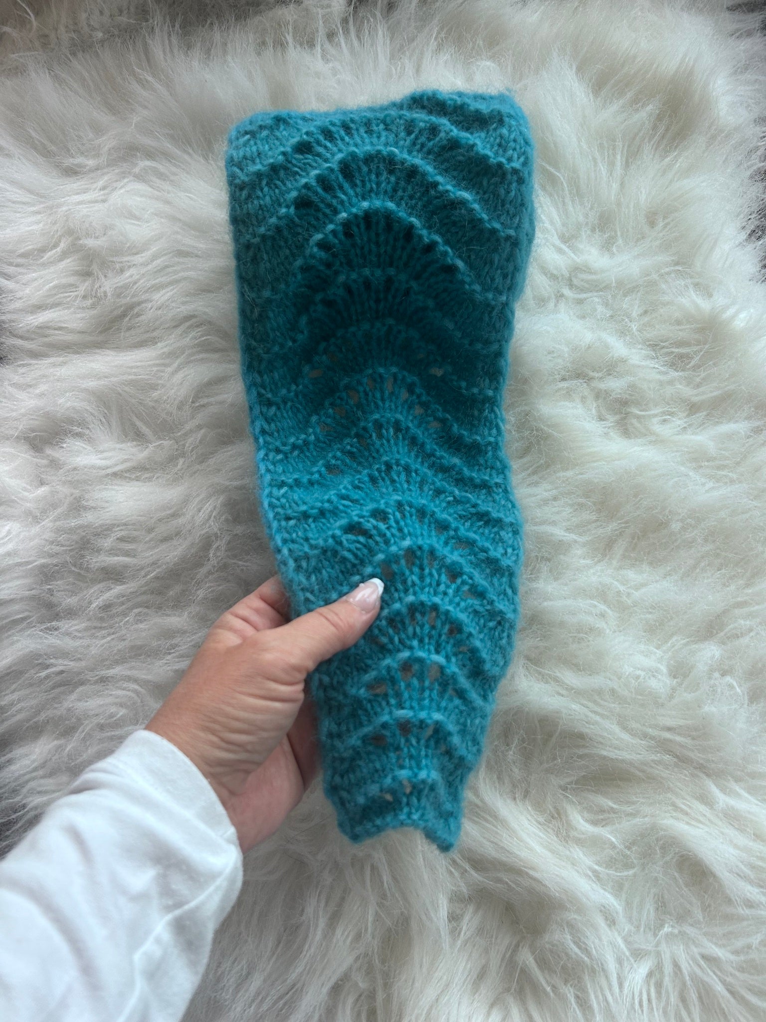 Lavinia Scarf – Elegant skjerf i luftig strukturstrikk