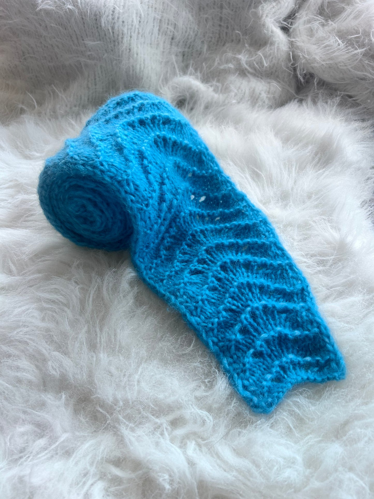 Lavinia Scarf – Elegant skjerf i luftig strukturstrikk