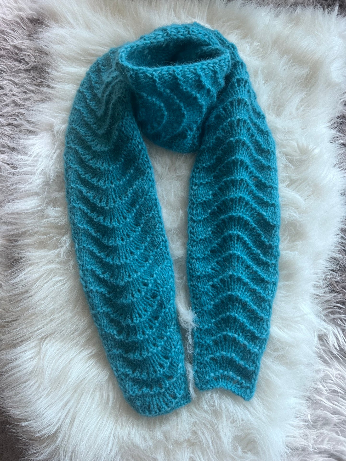 Lavinia Scarf – Elegant skjerf i luftig strukturstrikk