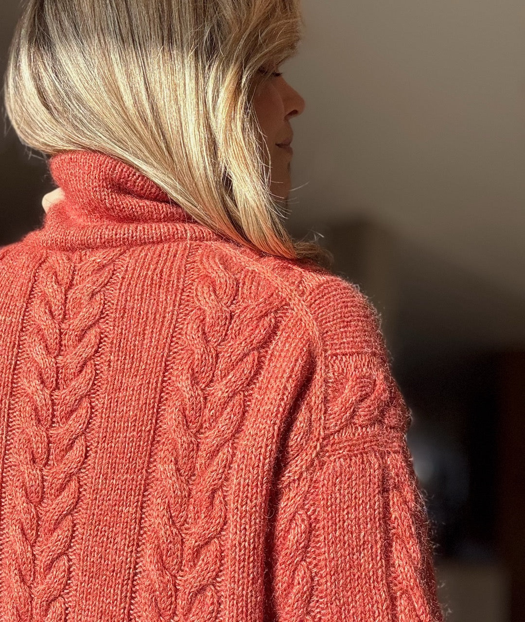 Autumn Zipsweater – Tidløs genser med glidelås og flettestruktur