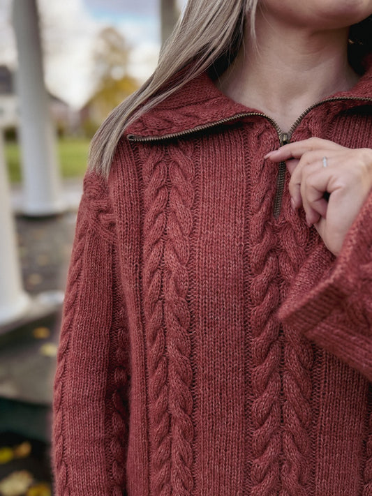 Autumn Zipsweater – Tidløs genser med glidelås og flettestruktur