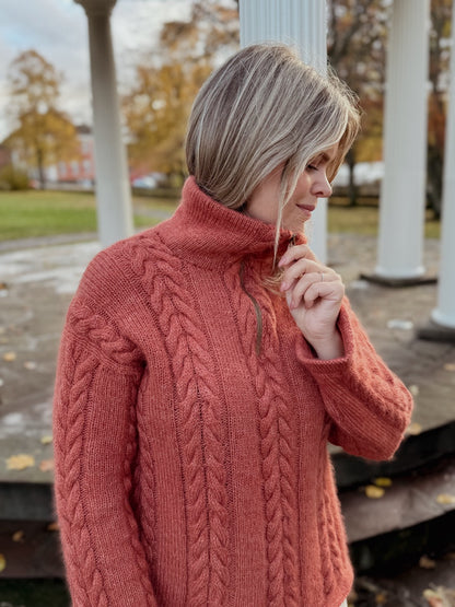 Autumn Zipsweater – Tidløs genser med glidelås og flettestruktur