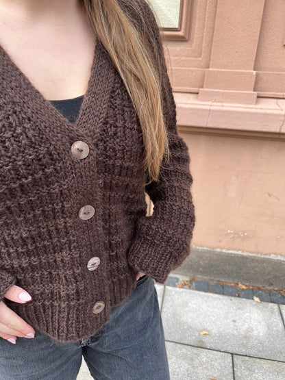 Oaklyn Cardigan – strukturstrikket cardigan med dobbel knappestolpe