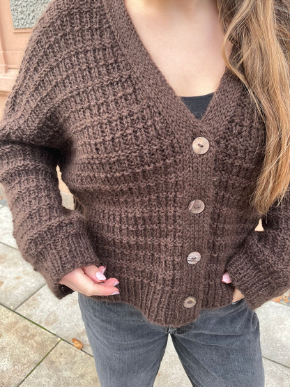 Oaklyn Cardigan – strukturstrikket cardigan med dobbel knappestolpe
