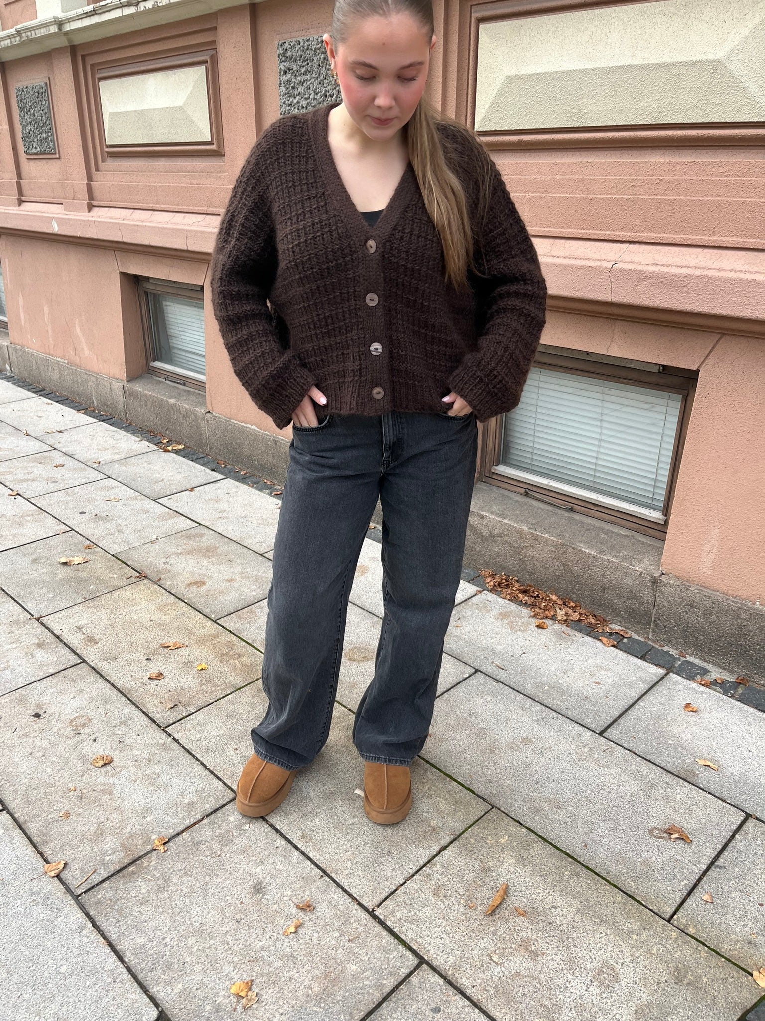 Oaklyn Cardigan – strukturstrikket cardigan med dobbel knappestolpe