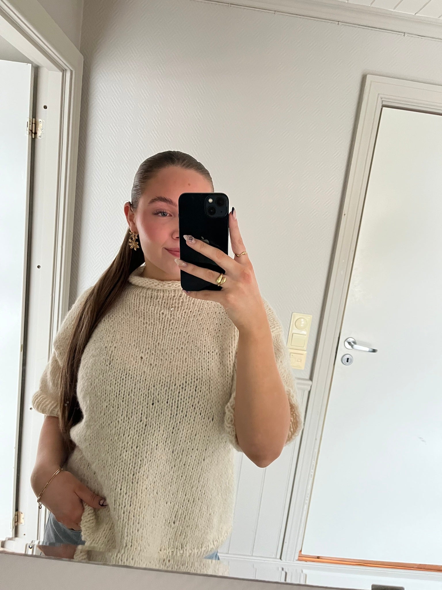 Velia Tee – Nybegynnervennlig strikket topp på tykke pinner