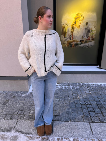 Contrast sweater – oversized genser med kontrastdetaljer