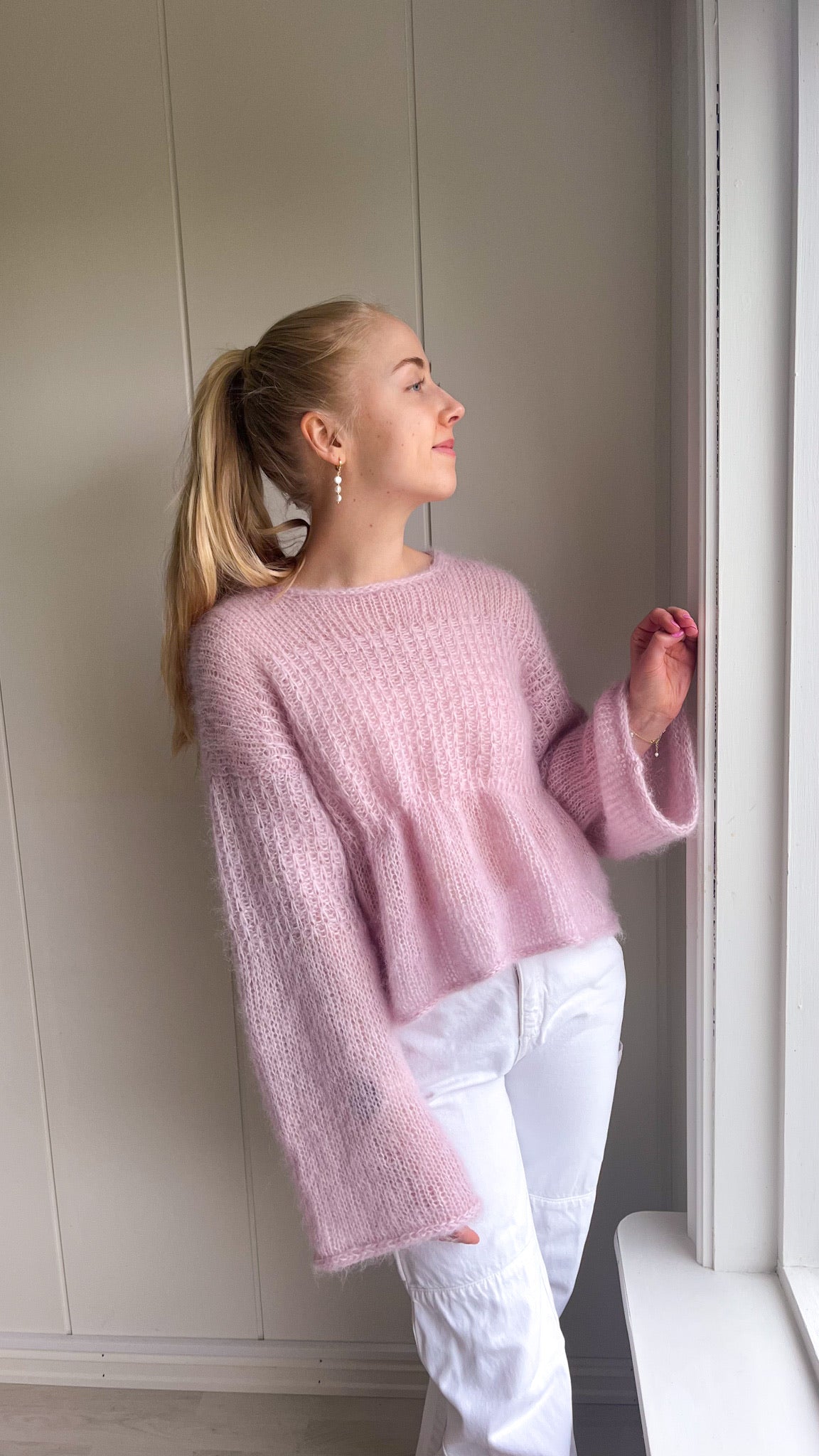 Lysea Sweater - feminin genser med dråpedetaljer