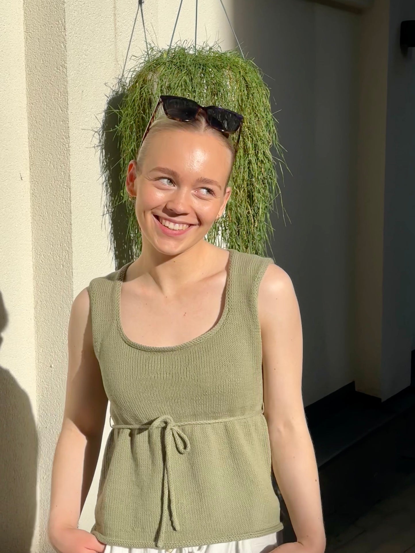 Dagnys sommertopp – med I-cord-kanter og knytesnor fra ByHollekim