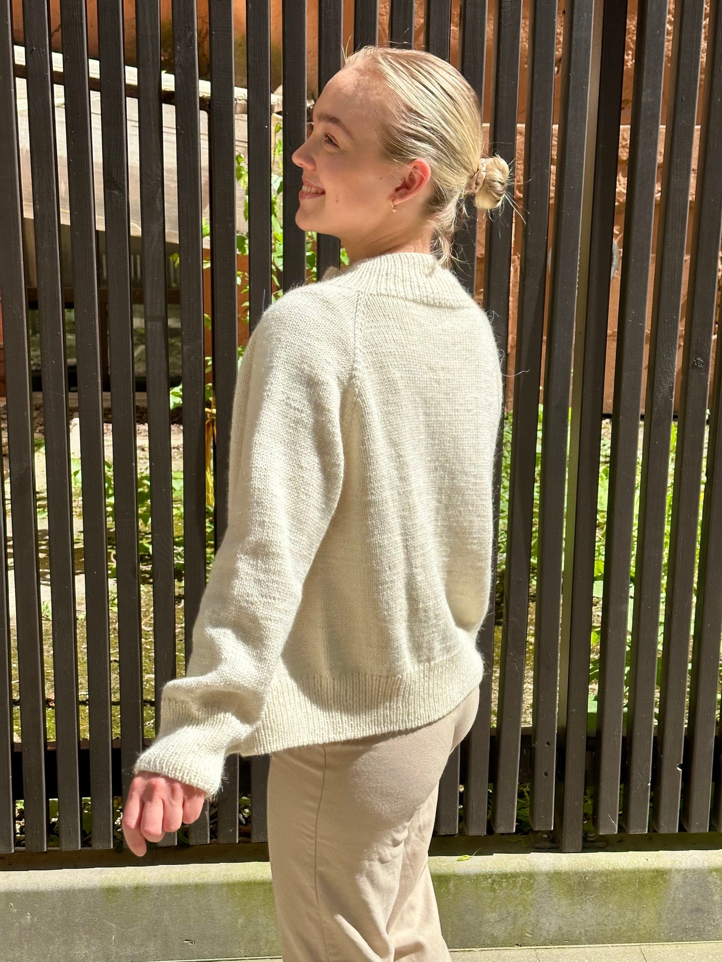 Hannahjakken – med falske fletter og glidelås fra ByHollekim