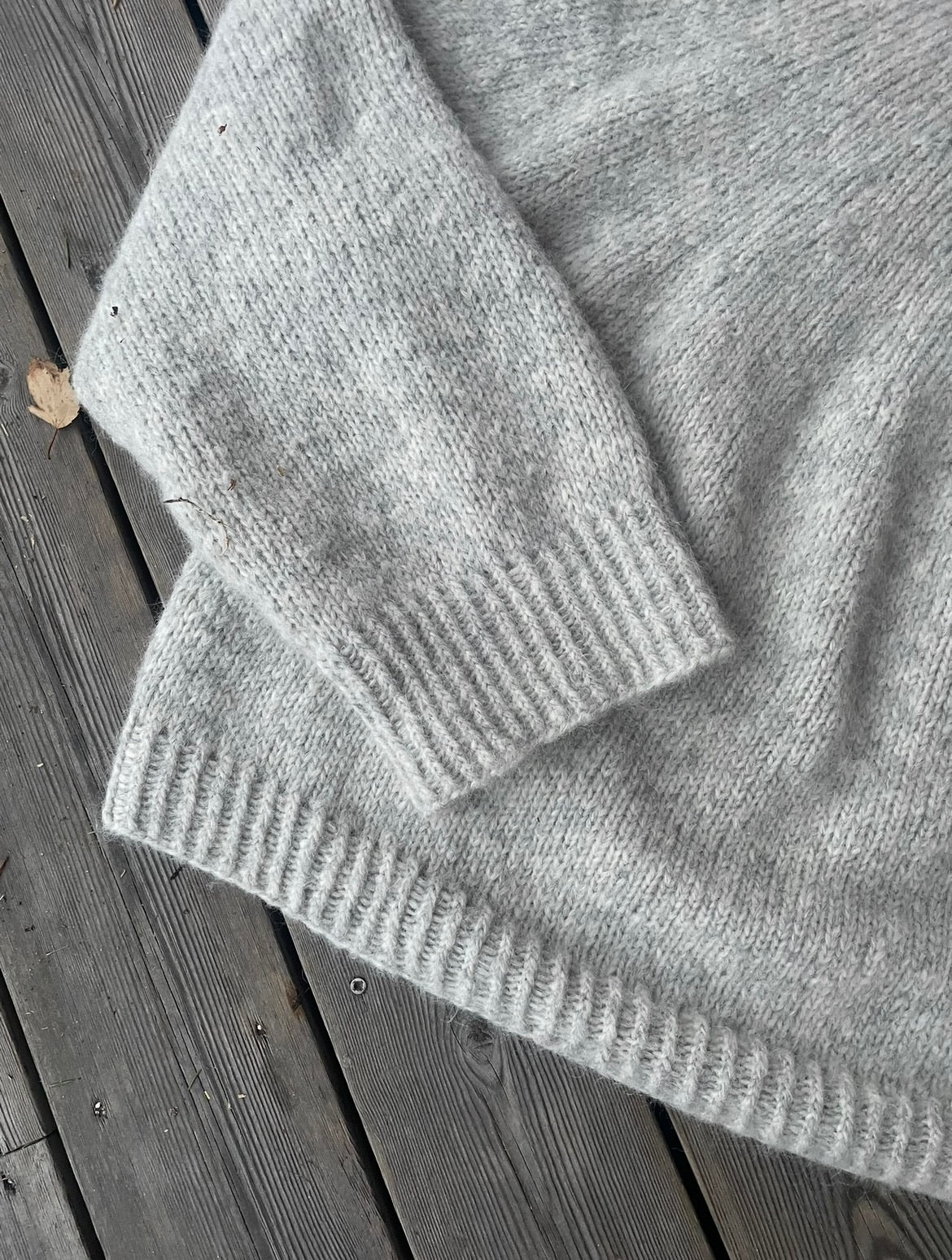Olavagenseren – Myk og oversized genser med høy hals