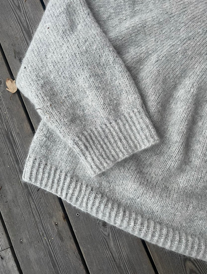 Olavagenseren – Myk og oversized genser med høy hals