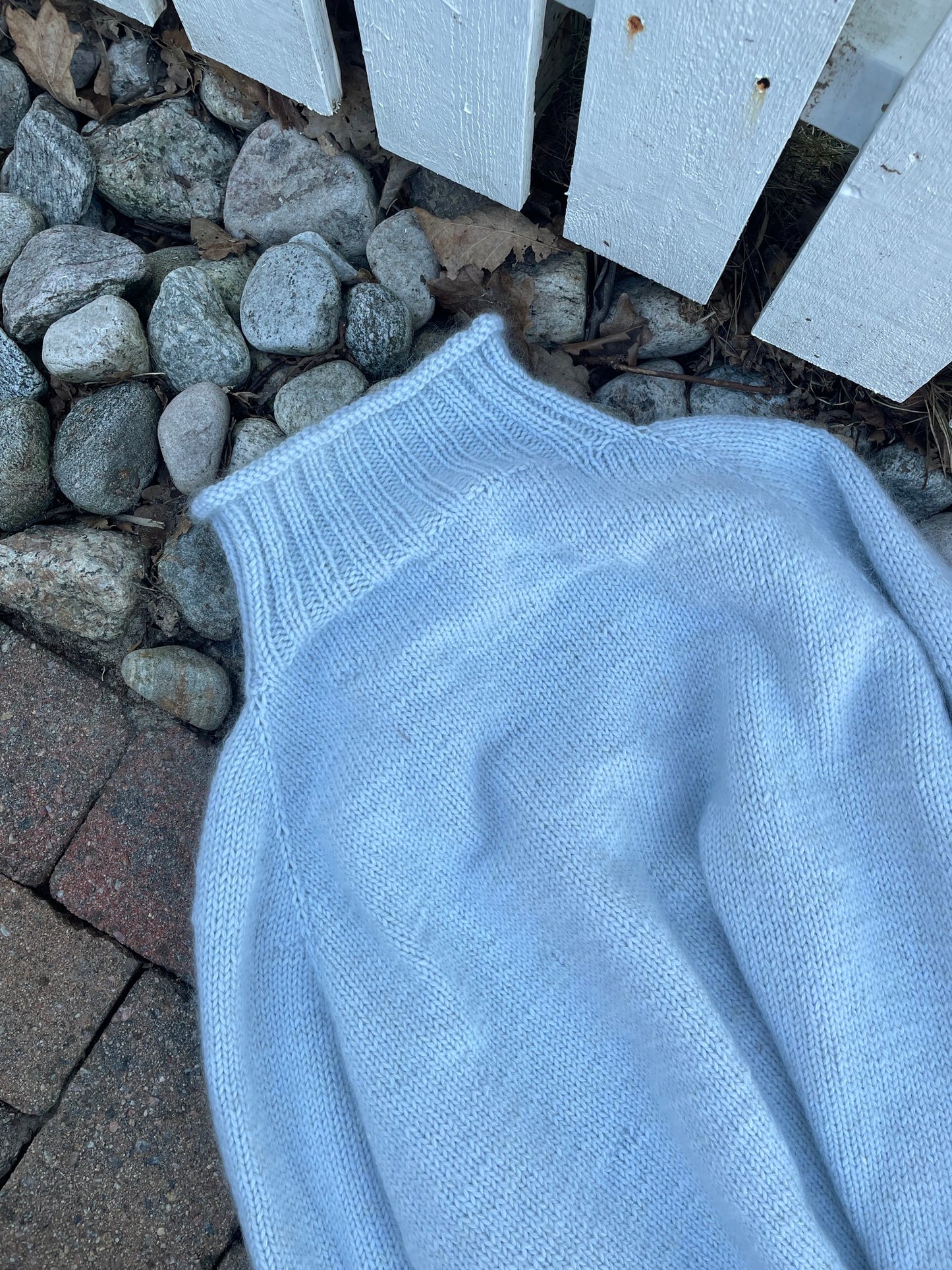 Linegenseren – Oversized raglangenser med høy hals