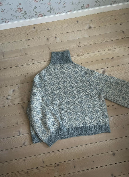 Hildegenseren Ull – Tradisjonell mønstergenser med raglan
