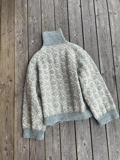 Hildegenseren Ull – Tradisjonell mønstergenser med raglan