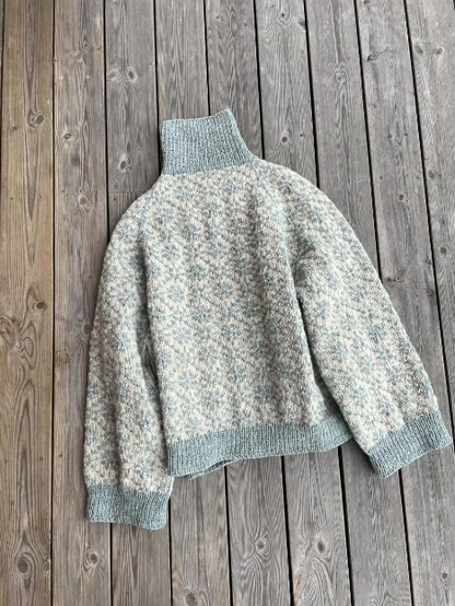Hildegenseren Ull – Tradisjonell mønstergenser med raglan