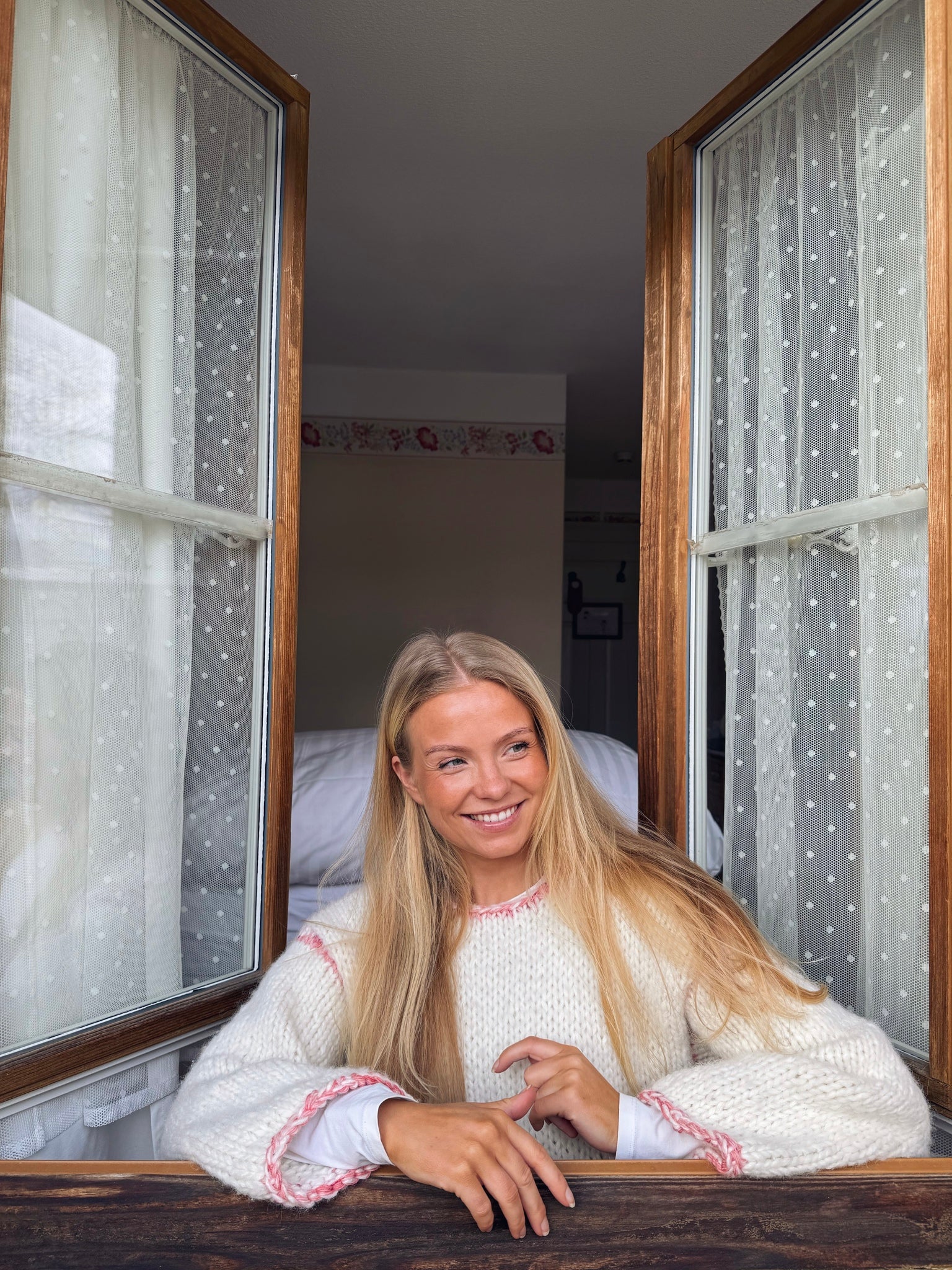 Lea Sweater – chunky og myk genser med delikate kontrastdetaljer