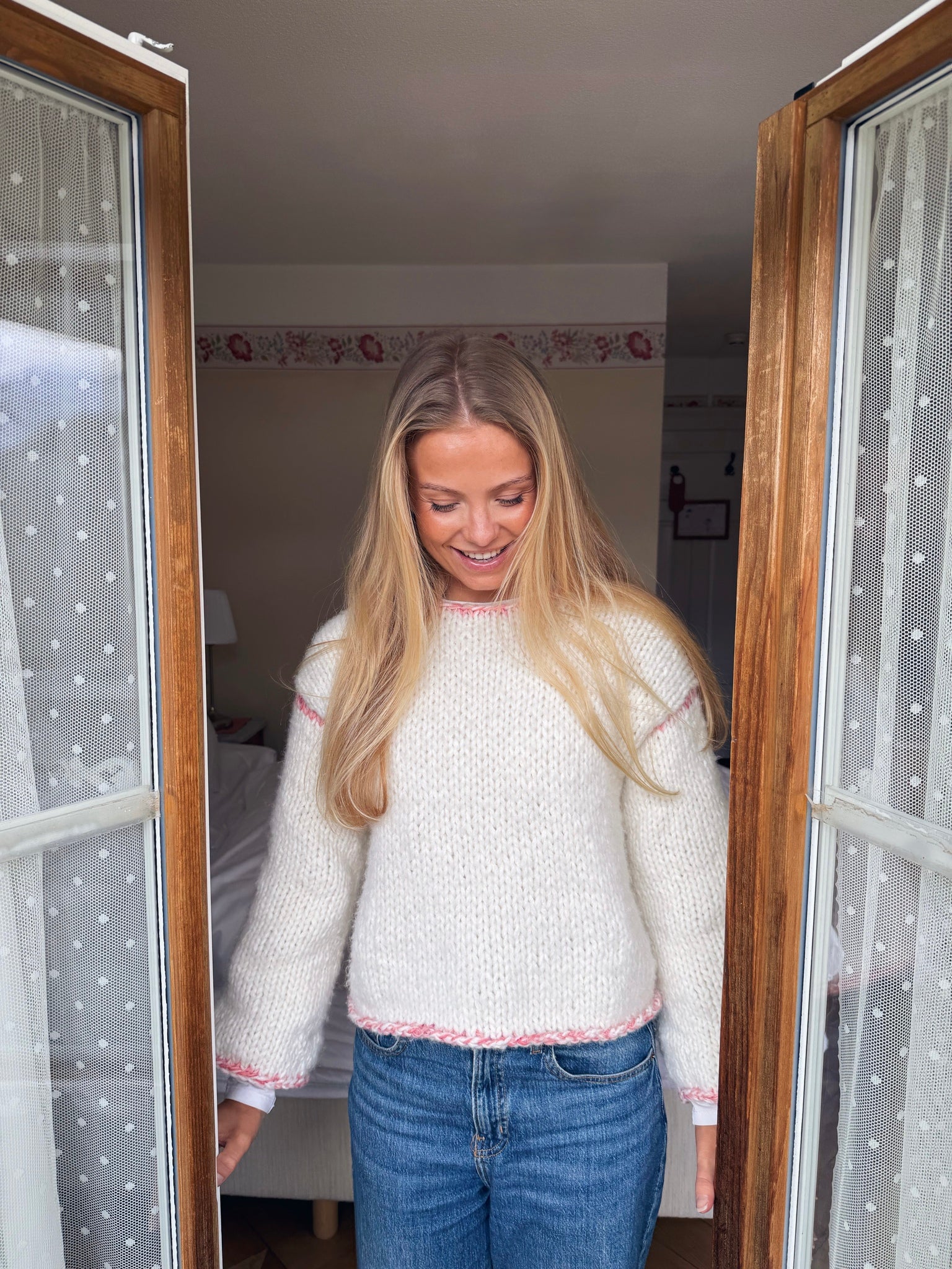 Lea Sweater – chunky og myk genser med delikate kontrastdetaljer
