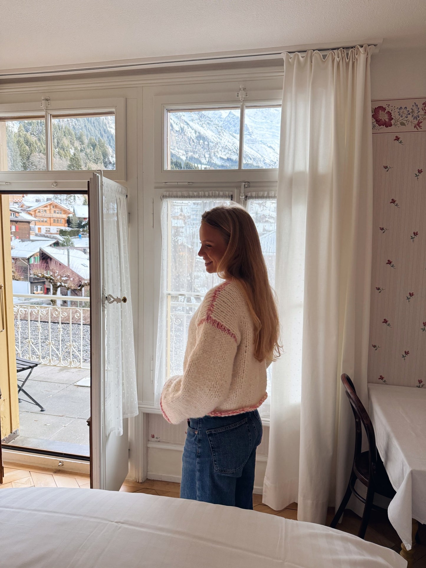 Lea Sweater – chunky og myk genser med delikate kontrastdetaljer