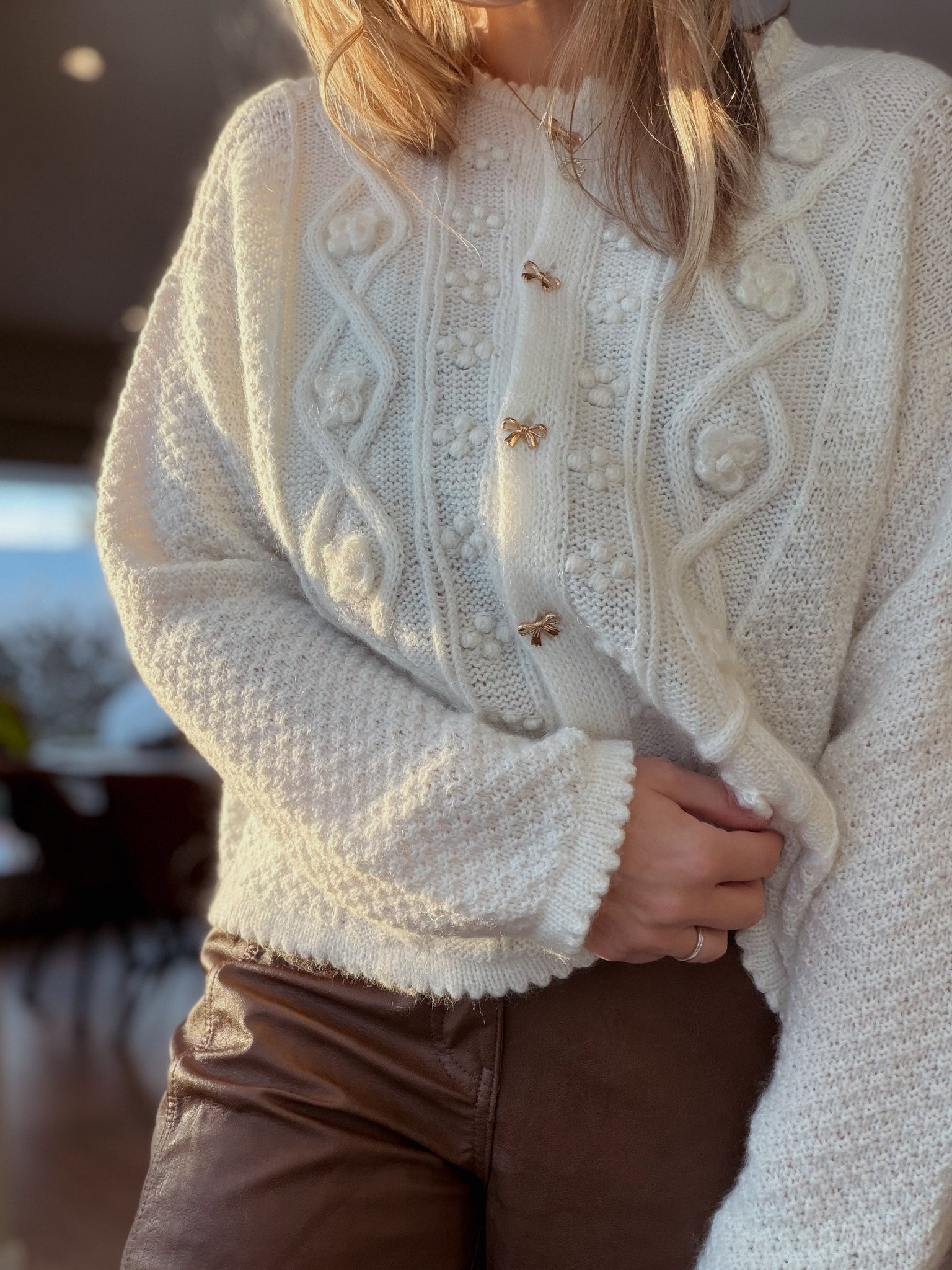 Petalia Cardigan - feminin og delikat strikk fra Mine Gleder