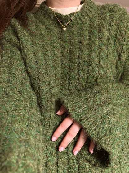 Hyphera Sweater – Strukturstrikket oversized genser med fletter