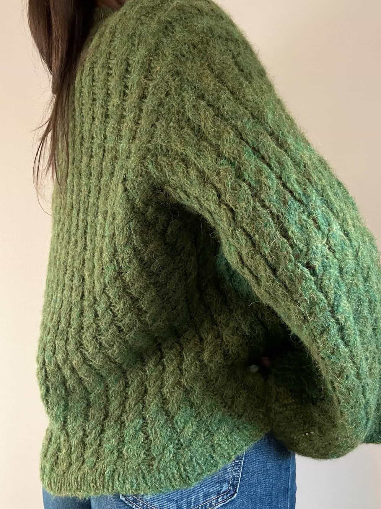 Hyphera Sweater – Strukturstrikket oversized genser med fletter