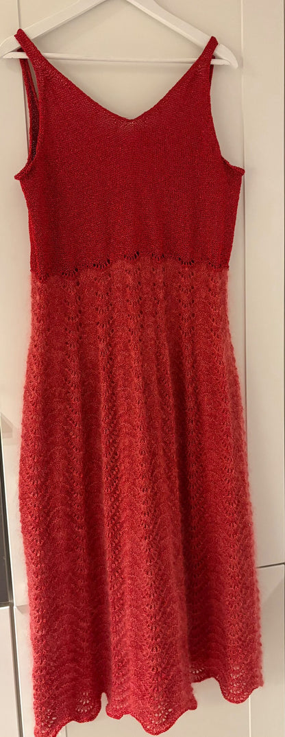 Lavinia Dress – elegant strikkekjole med glitrende detaljer