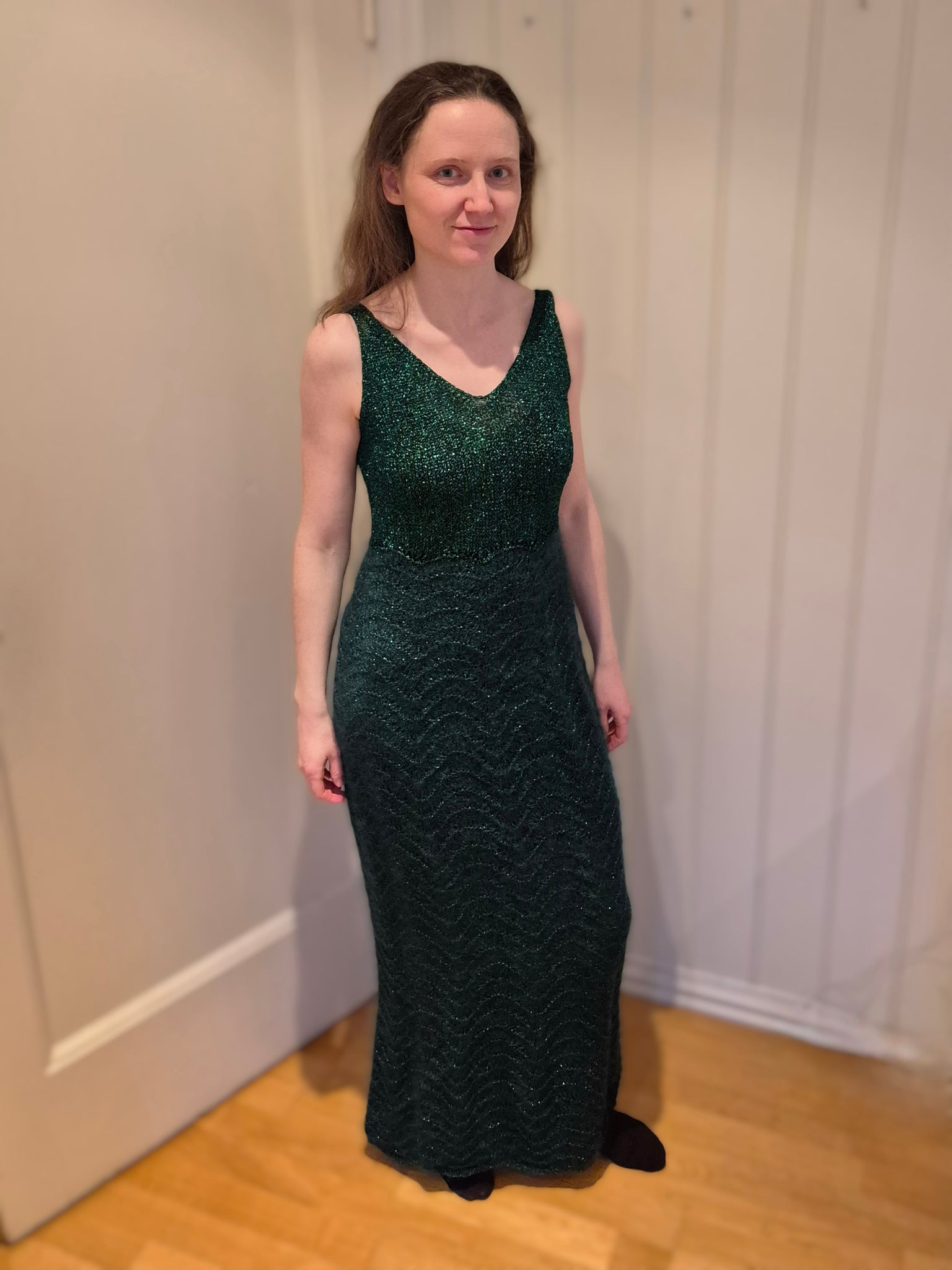 Lavinia Dress – elegant strikkekjole med glitrende detaljer