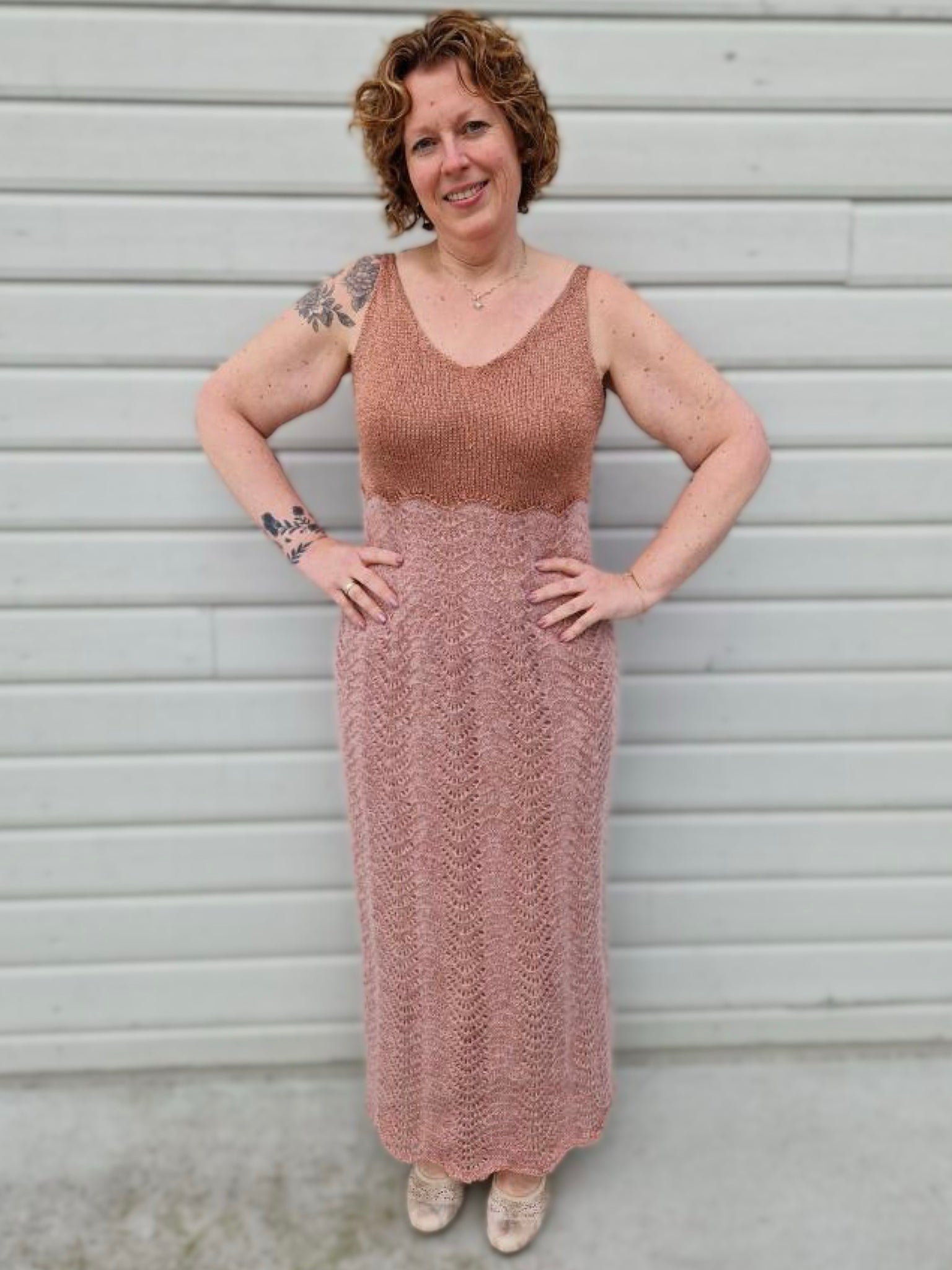Lavinia Dress – elegant strikkekjole med glitrende detaljer