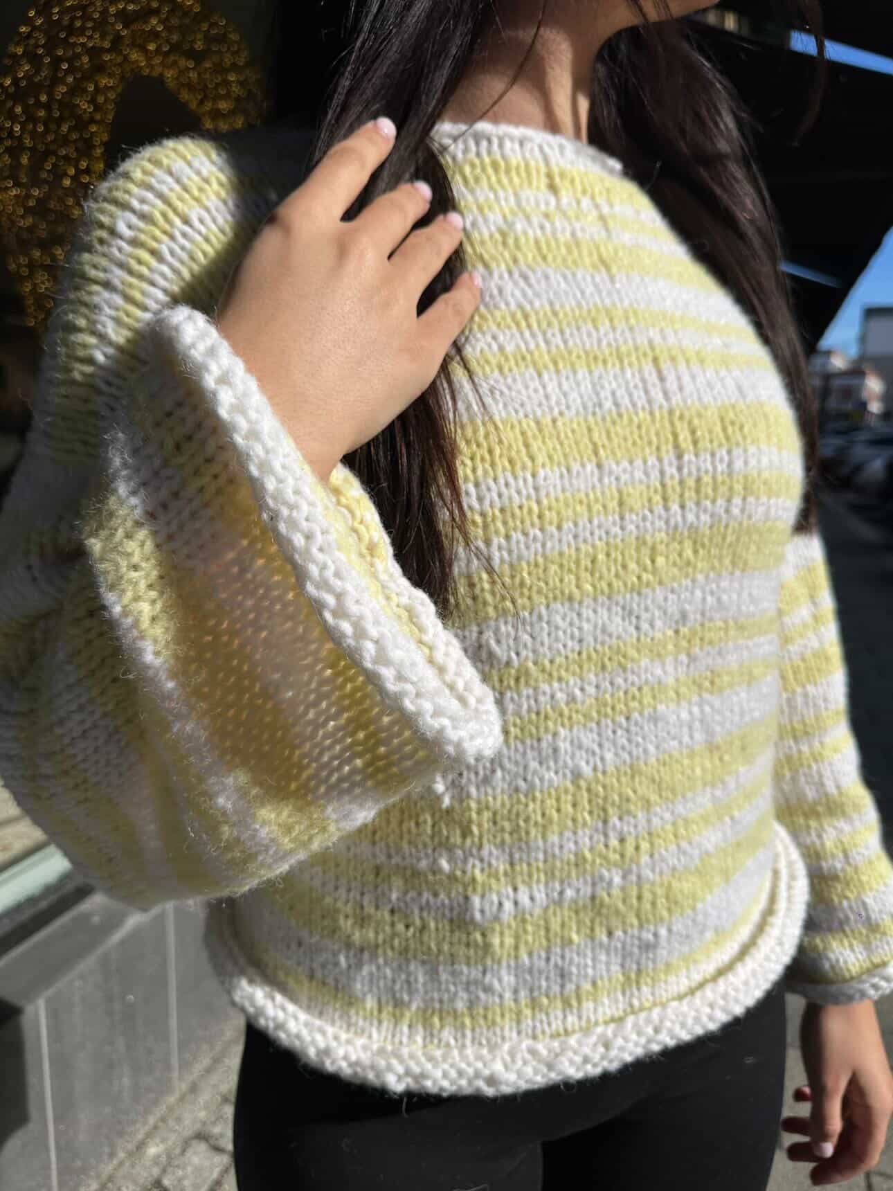 Mocha sweater – Stripete favorittgenser med trendy passform