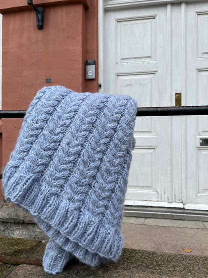 Amarie sweater – luftig flettestrikk med moderne uttrykk