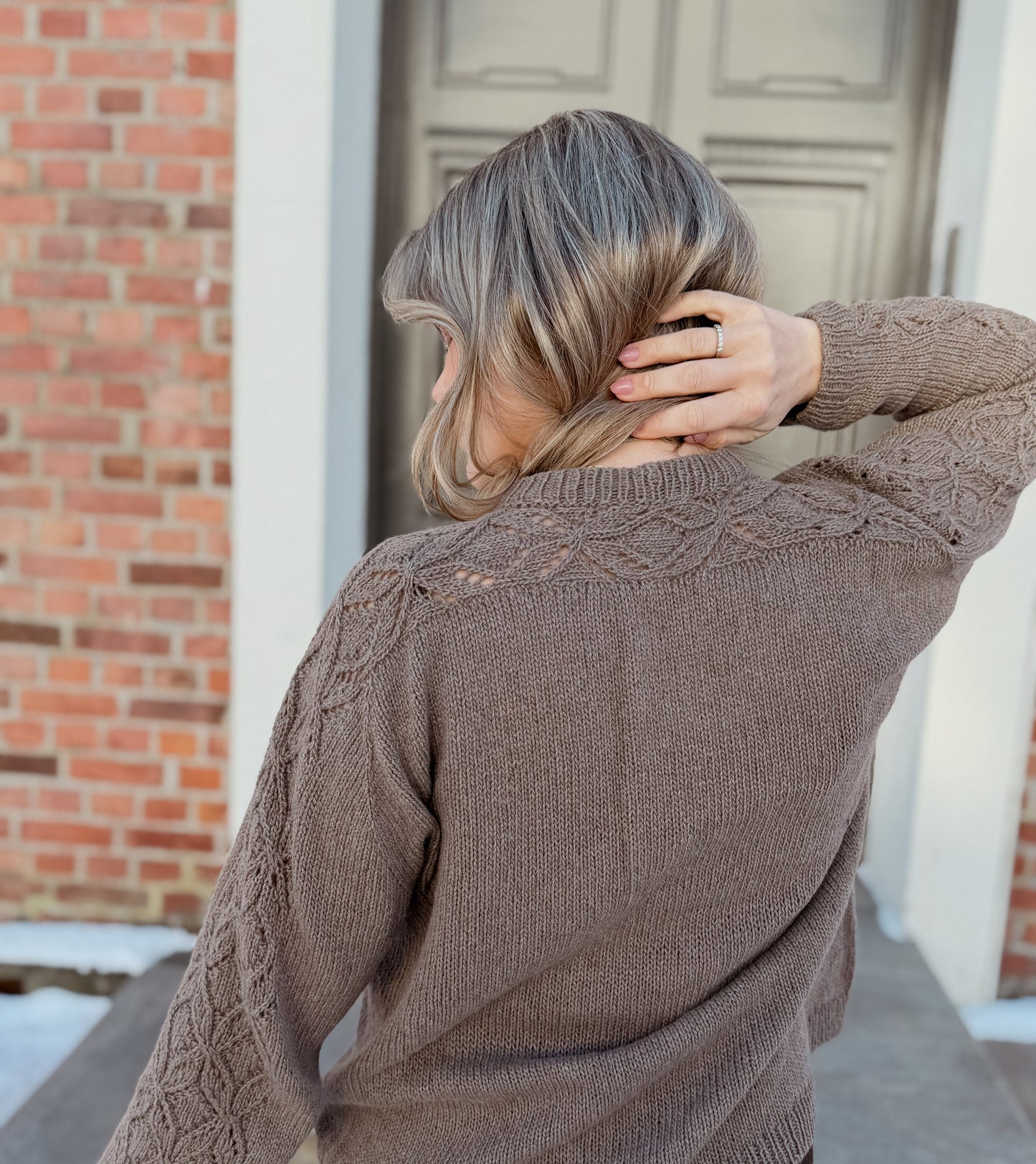Irisbloom Sweater – feminin genser med vakkert strukturmønster