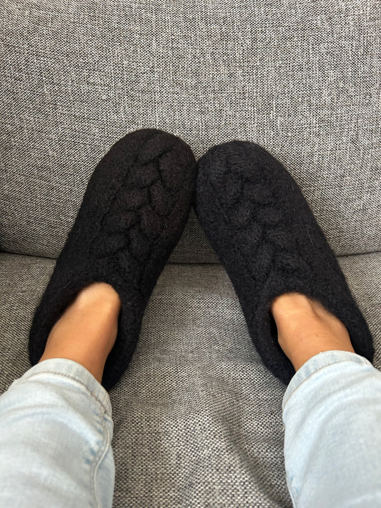 Snuggles Slippers – tovede tøfler med fletter