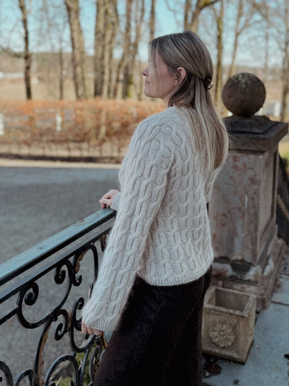 Lydiara sweater – genser med vakkert flettemønster