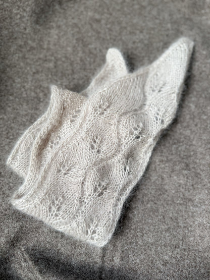 Folia scarf – lett og luftig skjerf med delikat bladmønster