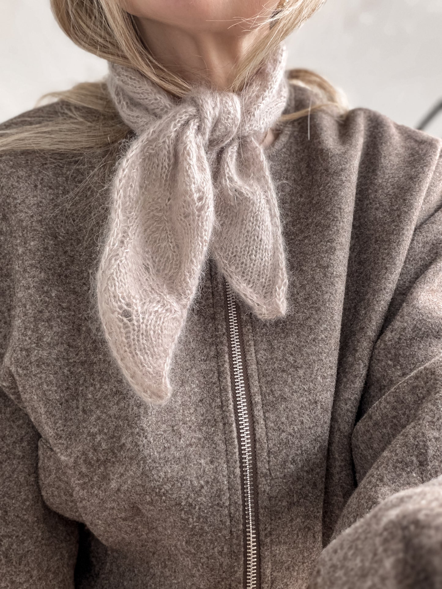 Folia scarf – lett og luftig skjerf med delikat bladmønster