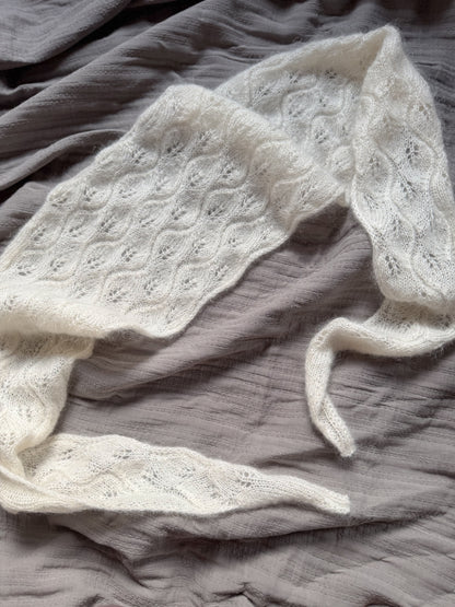 Folia Shawl – lett og luftig sjal med delikat bladmønster