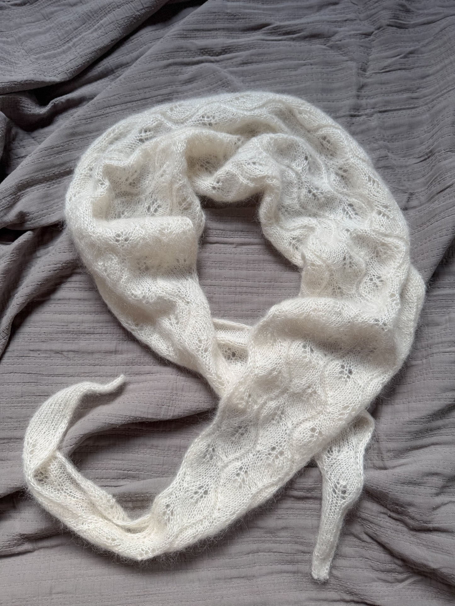 Folia Shawl – lett og luftig sjal med delikat bladmønster