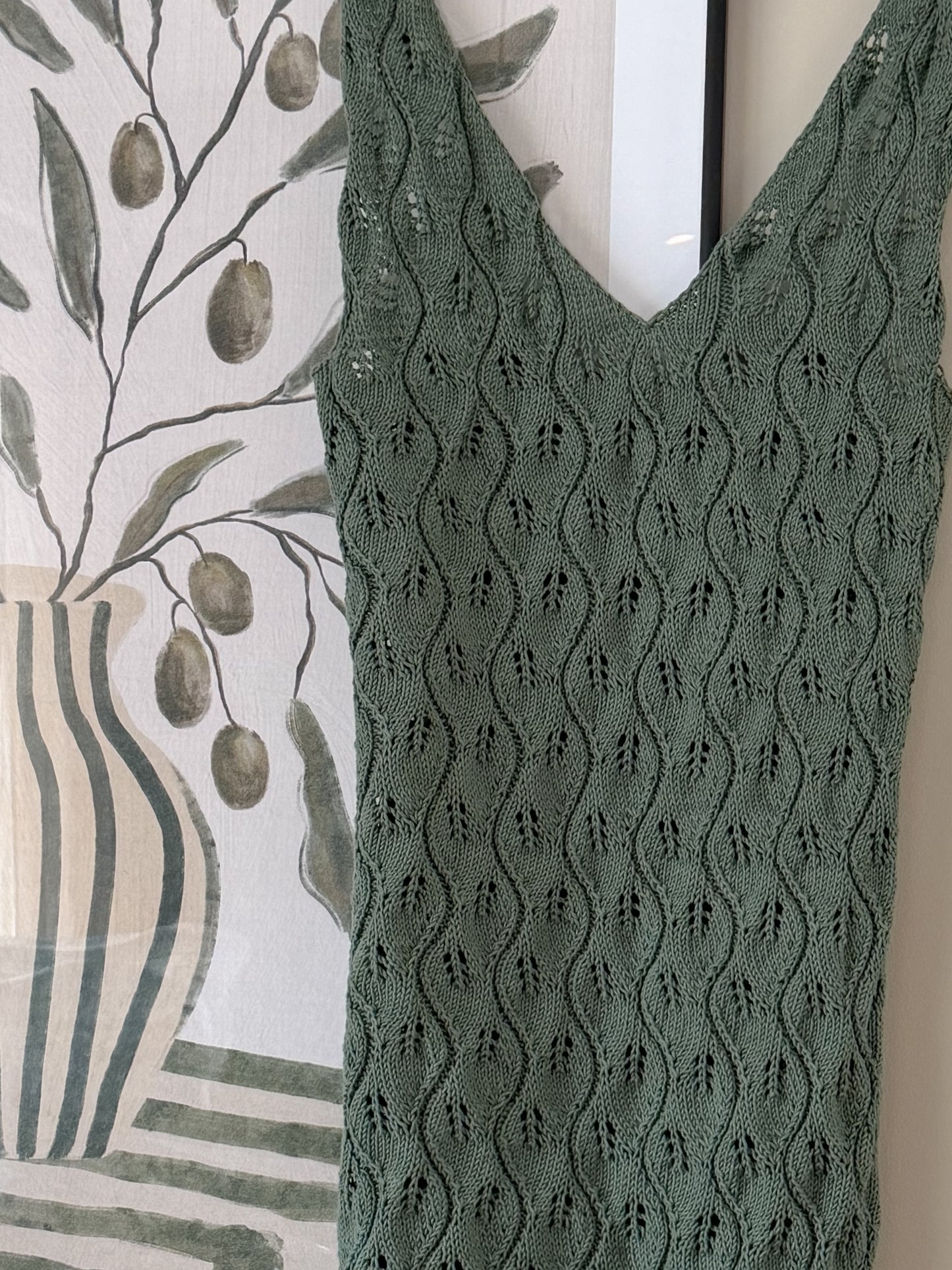 Folia dress – feminin sommerkjole med bølgende hullmønster