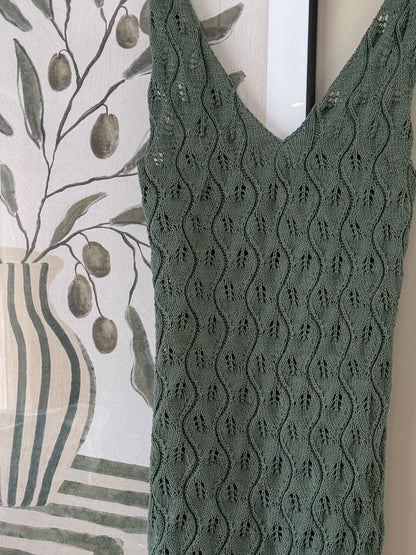 Folia dress – feminin sommerkjole med bølgende hullmønster