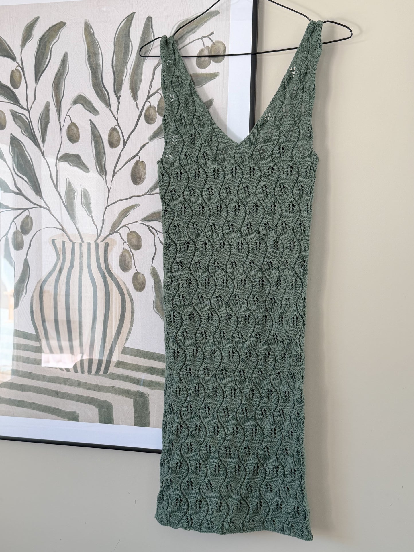 Folia dress – feminin sommerkjole med bølgende hullmønster