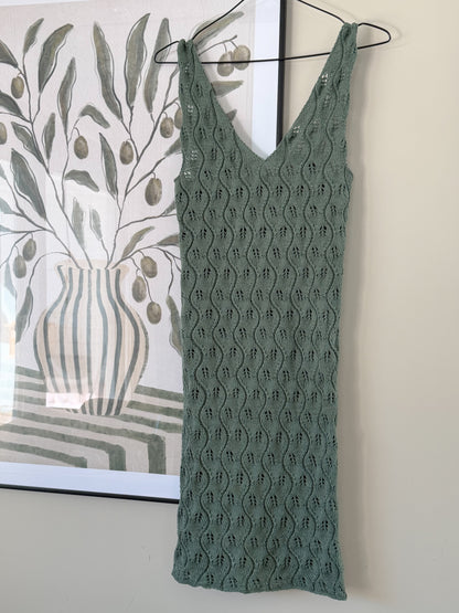 Folia dress – feminin sommerkjole med bølgende hullmønster