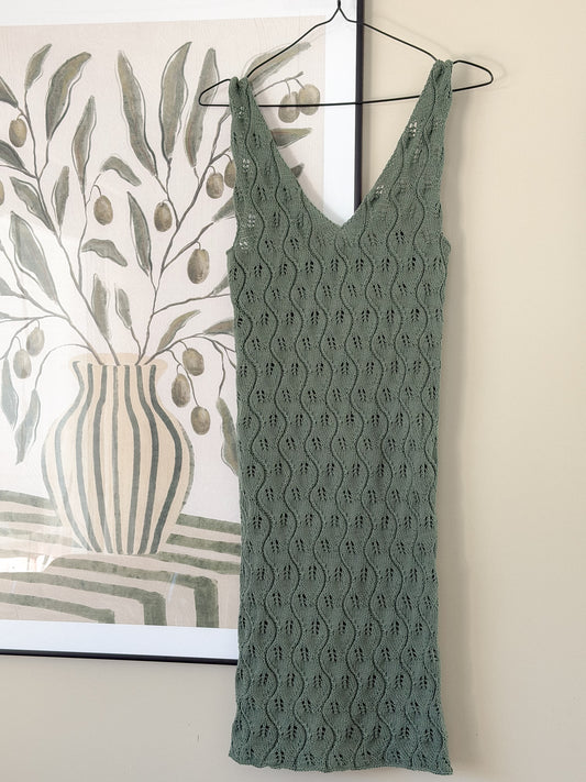 Folia dress – feminin sommerkjole med bølgende hullmønster